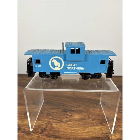 Bachmann HO Scale Great Northern X-106 Blue Caboose - Picture 1 of 7